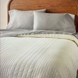 Elegant Cream and Gray Bedding Set
